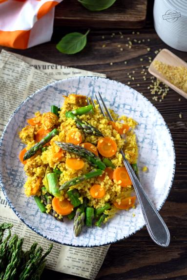 Bulgur z kurczakiem i szparagami