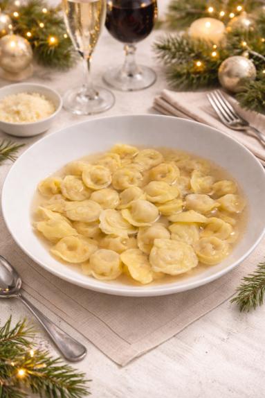 Cappelletti w rosole /ale brodo/