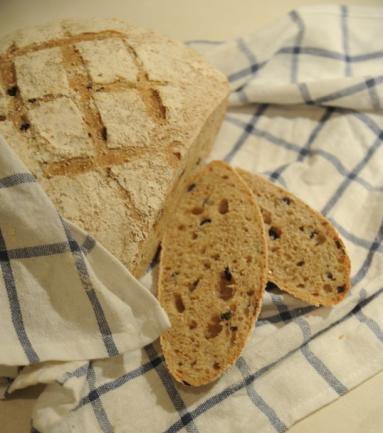 Chleb piwny z oliwkami