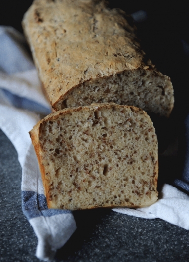 Chleb z komosą ryżową (na zakwasie pszennym)