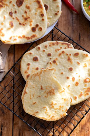 Chlebki naan na maślance