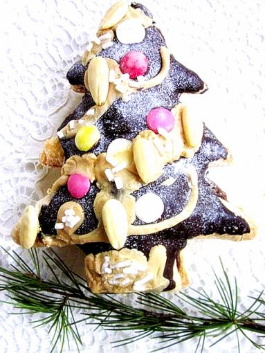 Choinki czekoladowe z ciasta  francuskiego