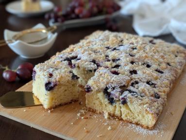 Ciasto jogurtowe z borówkami i kruszonką