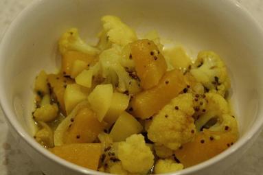 Curry z kalafiora, dyni i ziemniaków