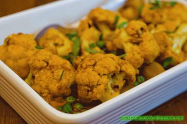 Curry z kalafiora i ziemniakow (Aloo Gobi)