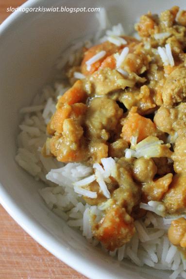 Curry z kurczaka i słodkich warzyw 