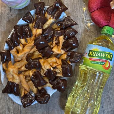 Faworki z czekoladą