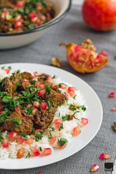 Fesenjan - perska potrawka z kurczaka w granatowo-orzechowym sosie