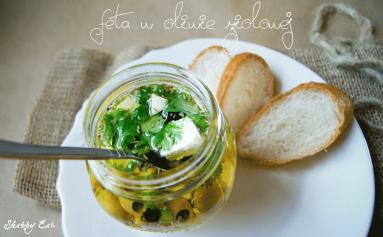 Feta z oliwkami w oliwie ziołowej