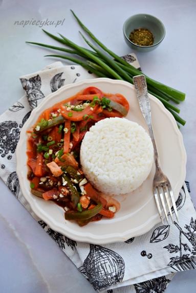 Filet kurczaka z warzywami w stylu azjatyckim 