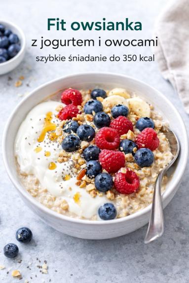 Fit owsianka z jogurtem i owocami