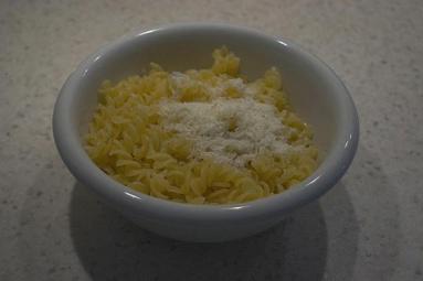 Fusilli aglio, olio  czyli z oliwą, czosnkiem i parmezanem