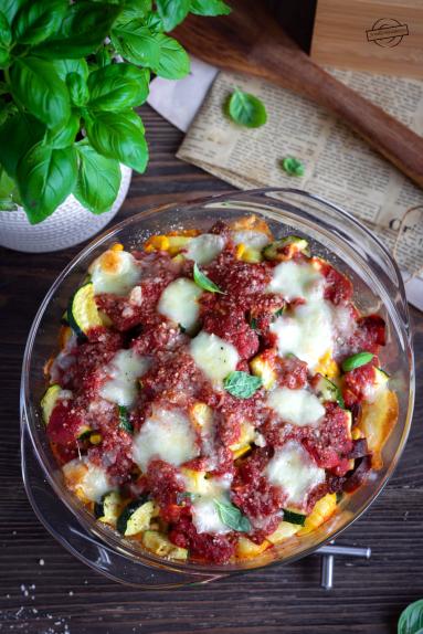 Gnocchi zapiekane z chorizo w pomidorowym sosie