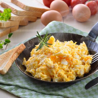 Jajecznica na 5 Sposobów: Pyszne i Zdrowe Śniadania