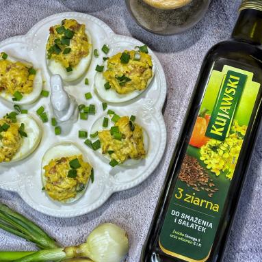 Jajka faszerowane serem cheddar i boczkiem