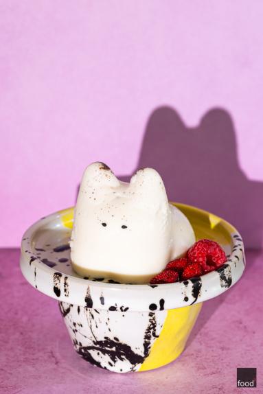 Jiggly cat pudding