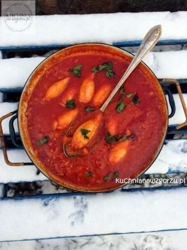 Kalmary faszerowane chorizo z sosem pomidorowym