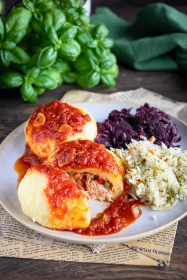 Kluski ziemniaczane z szarpanym indykiem