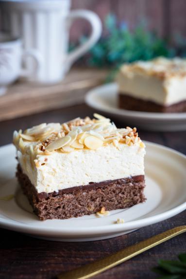 Kostka malinowo – ajerkoniakowa