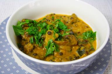 Kremowe curry z bakłażana, pieczarek i soczewicy