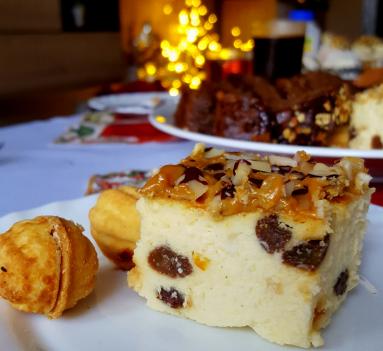 Kremowy sernik – klasyczny z bakakliami