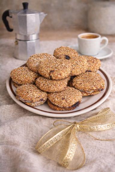 Kruche ciasteczka z ciecierzycą i sezamem