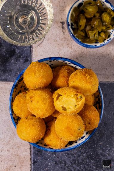 Kuleczki ziemniaczane z serem cheddar i jalapeño