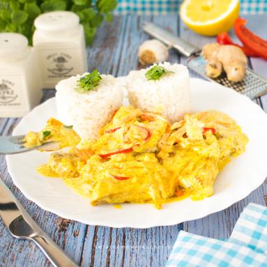 Kurczak w sosie curry z warzywami