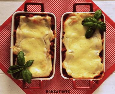 Lasagne z mozzarellą i suszonymi pomidorami