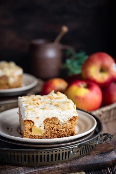 Miodowe z jabłkami i kremem chałwowym