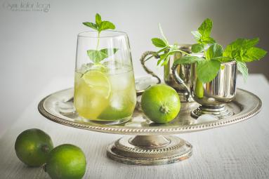 Mrożona zielona herbata z miętą i limonką