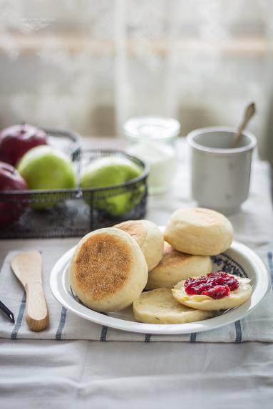 Muffiny angielskie – bułeczki z patelni