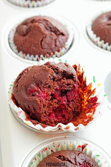 Muffiny czekoladowe z wiśniami