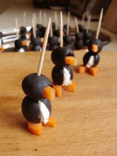 Oliwkowe pingwiny z serem feta
