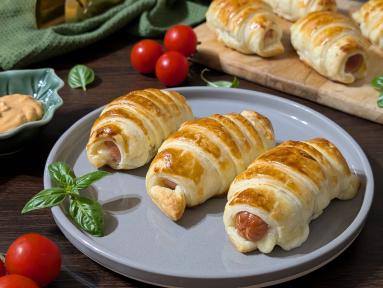 Parówki z serem w cieście francuskim (wersja mini)