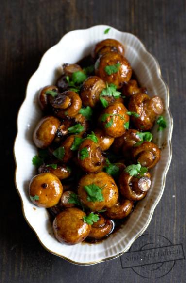 Pieczarki w miodowo-balsamicznej glazurze