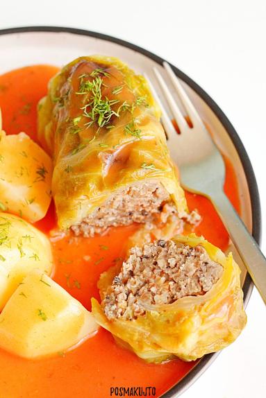 Pieczone gołąbki z mięsem, kaszą gryczaną i pieczarkami 
