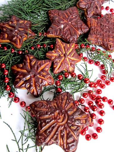 Piernikowe ciastka low-carb z polewą kakaową