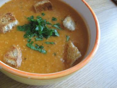 Pikantna kremowa zupa  czosnkowa 
