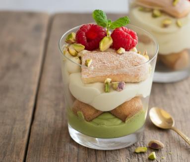 Pistacjowe tiramisu z malinami