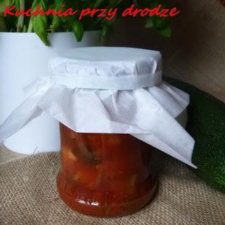 Pomidorowa cukinia z ziołami