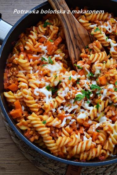 Potrawka bolońska z makaronem 