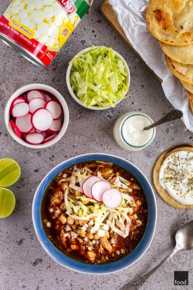 Pozole rojo – meksykańska zupa z kukurydzą i wieprzowiną