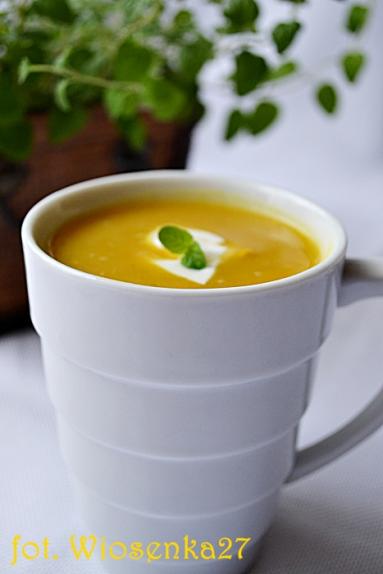 Pożywna zupa z dyni i soczewicy