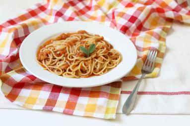 Proste i pyszne spaghetti z sosem pomidorowym