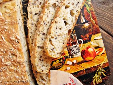 Chleb z otrębami, słonecznikiem i siemieniem lnianym