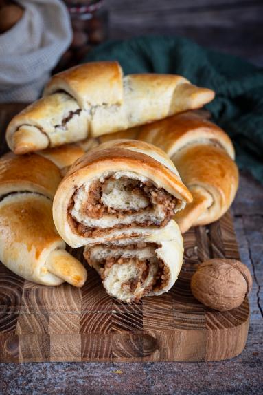 Rogale z orzechowym nadzieniem