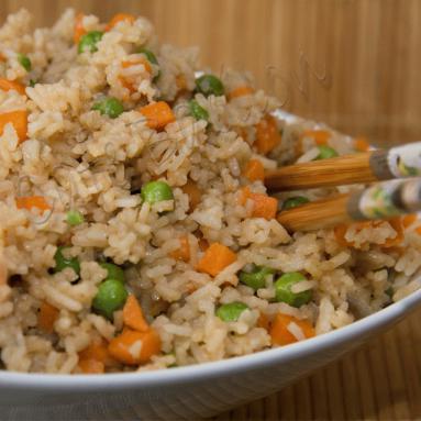Ryż z warzywami i sosem sojowym