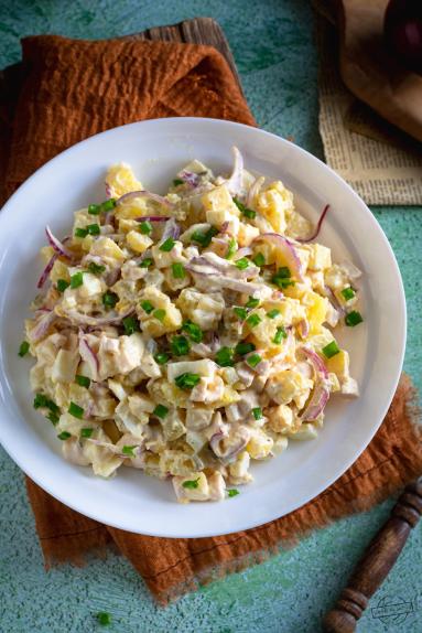 Sałatka ziemniaczana z wędzonym kurczakiem