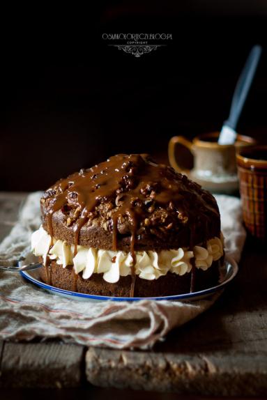 Schweizer Rüblitorte – Tort marchewkowy z orzechami
